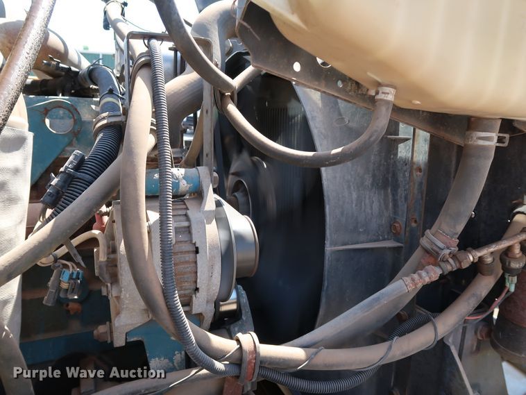 image for item KQ9779 2000 International 4900  flatbed truck