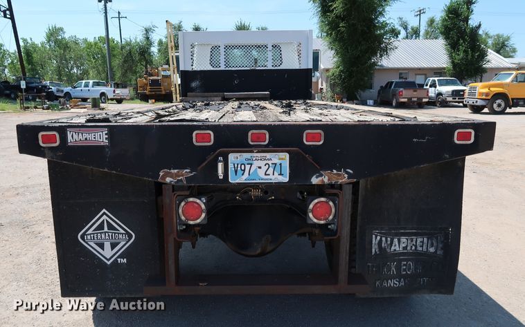 image for item KQ9779 2000 International 4900  flatbed truck
