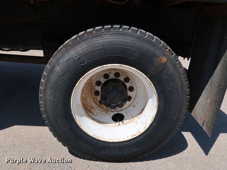 image for item KQ9779 2000 International 4900  flatbed truck