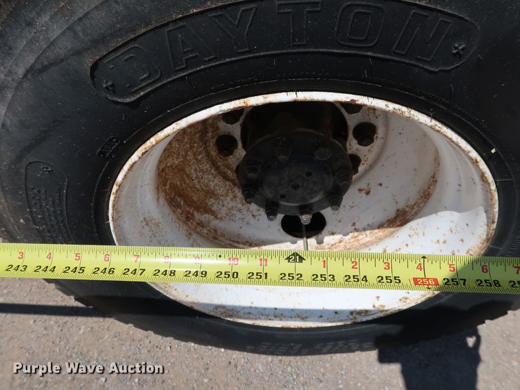 image for item KQ9779 2000 International 4900  flatbed truck