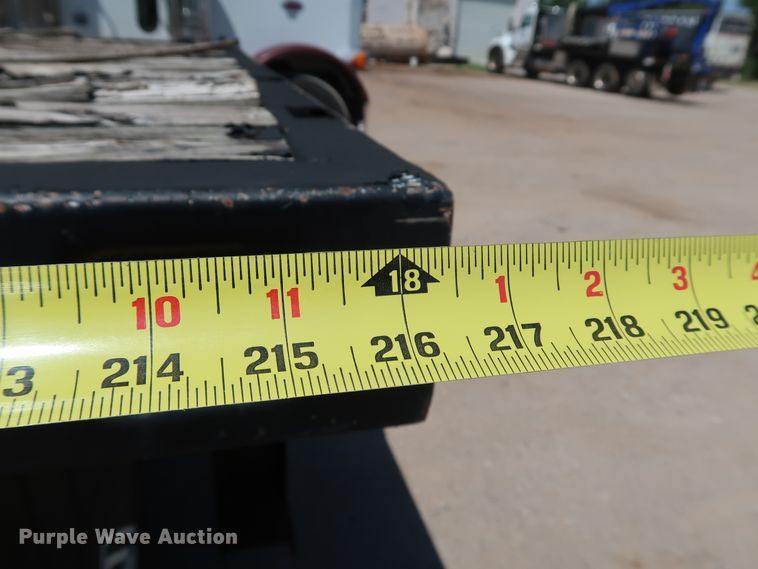 image for item KQ9779 2000 International 4900  flatbed truck