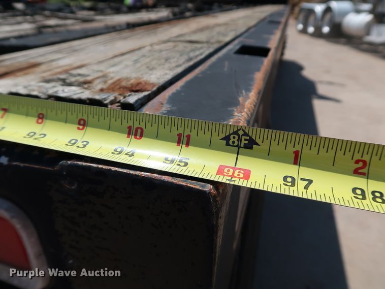 image for item KQ9779 2000 International 4900  flatbed truck