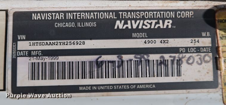 image for item KQ9779 2000 International 4900  flatbed truck