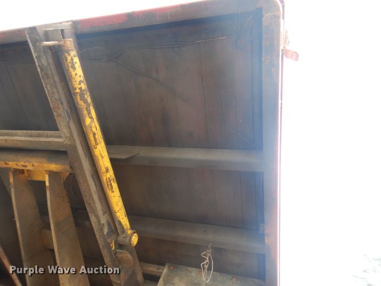 image for item KW9816 1972 Ford F700  grain truck