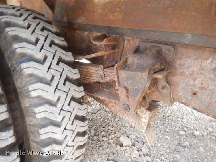 image for item KW9816 1972 Ford F700  grain truck