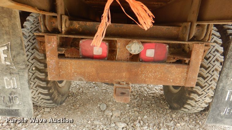 image for item KW9816 1972 Ford F700  grain truck