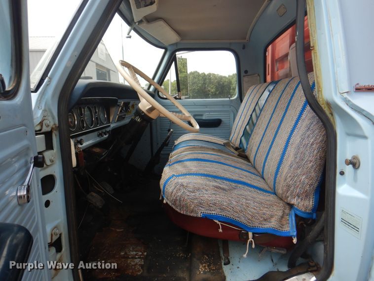 image for item KW9816 1972 Ford F700  grain truck