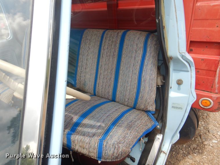 image for item KW9816 1972 Ford F700  grain truck