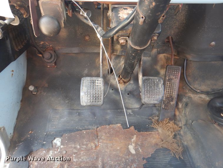 image for item KW9816 1972 Ford F700  grain truck