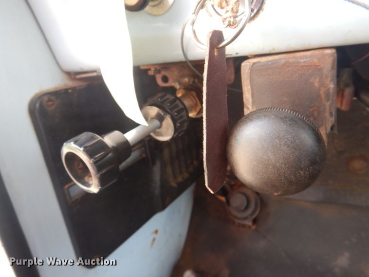 image for item KW9816 1972 Ford F700  grain truck