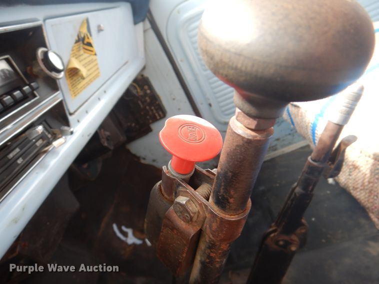 image for item KW9816 1972 Ford F700  grain truck