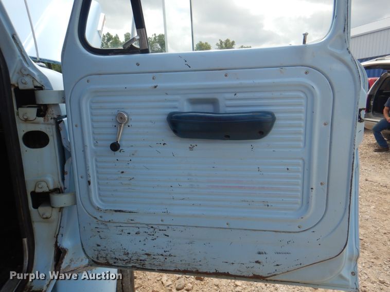 image for item KW9816 1972 Ford F700  grain truck
