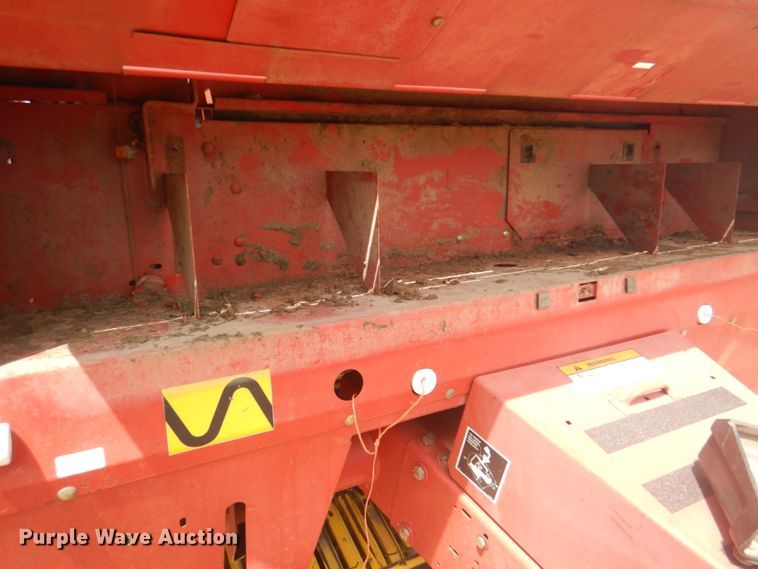 image for item KW9822 1995 New Holland 650 Fastnet  round baler