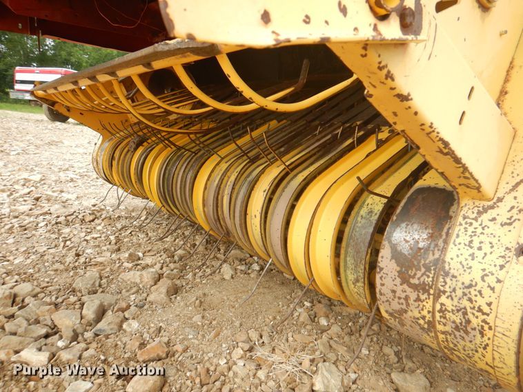 image for item KW9822 1995 New Holland 650 Fastnet  round baler