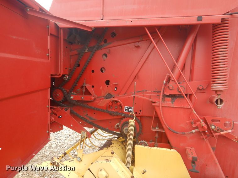 image for item KW9822 1995 New Holland 650 Fastnet  round baler