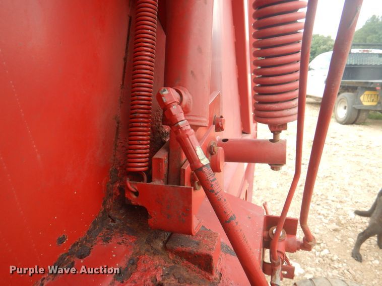 image for item KW9822 1995 New Holland 650 Fastnet  round baler