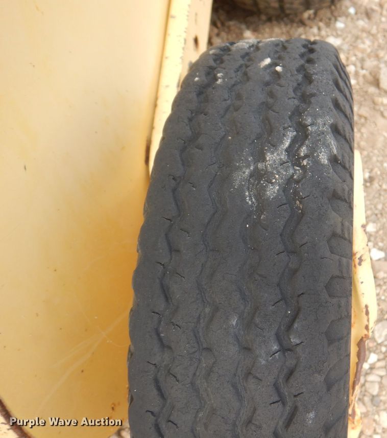 image for item KW9822 1995 New Holland 650 Fastnet  round baler