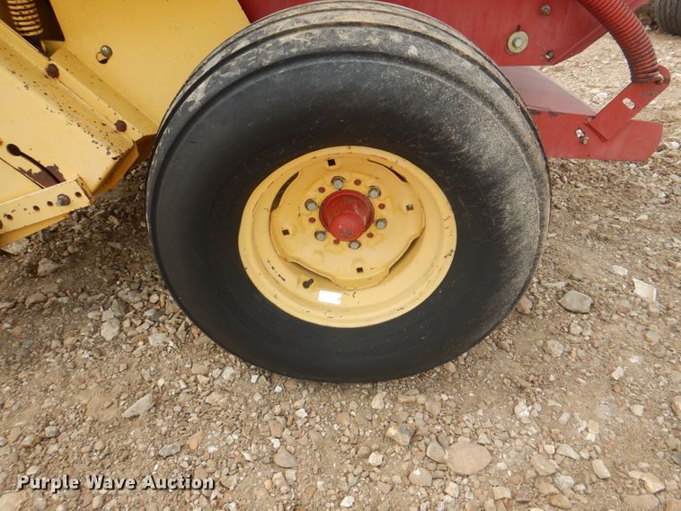 image for item KW9822 1995 New Holland 650 Fastnet  round baler