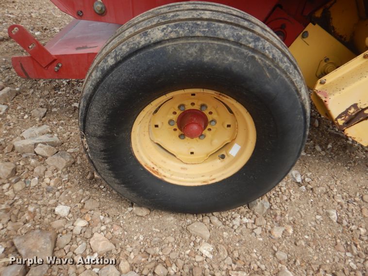 image for item KW9822 1995 New Holland 650 Fastnet  round baler