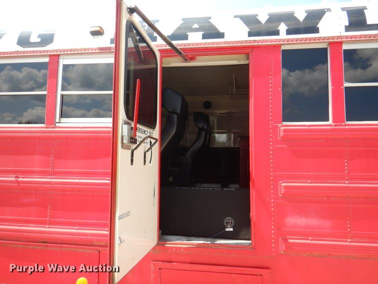 image for item KW9838 1996 International 3000  coach bus