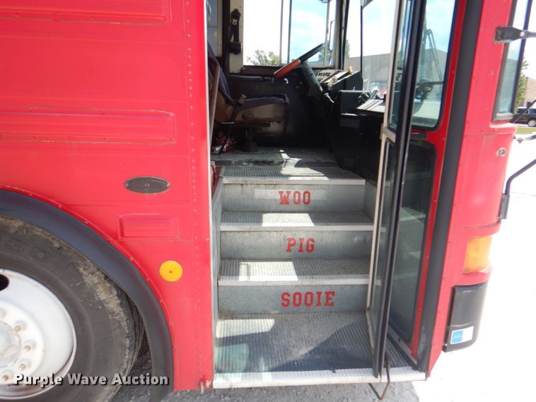 image for item KW9838 1996 International 3000  coach bus