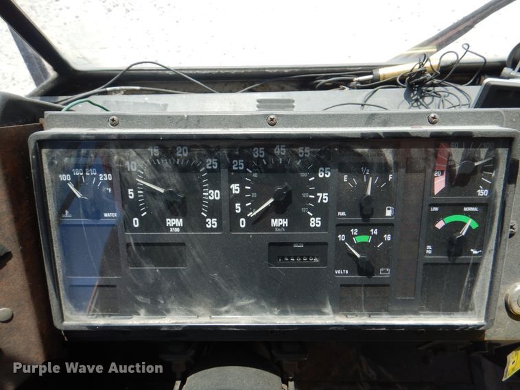 image for item KW9838 1996 International 3000  coach bus