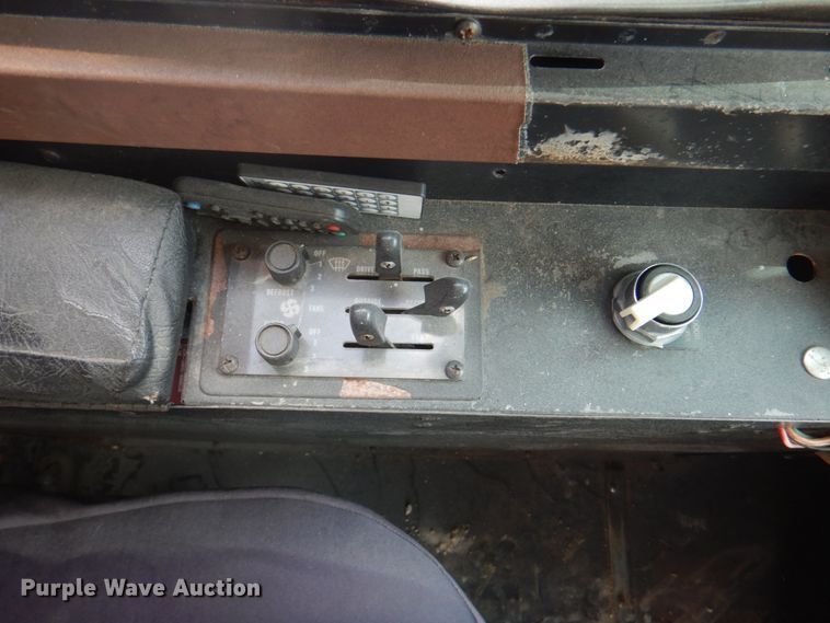 image for item KW9838 1996 International 3000  coach bus