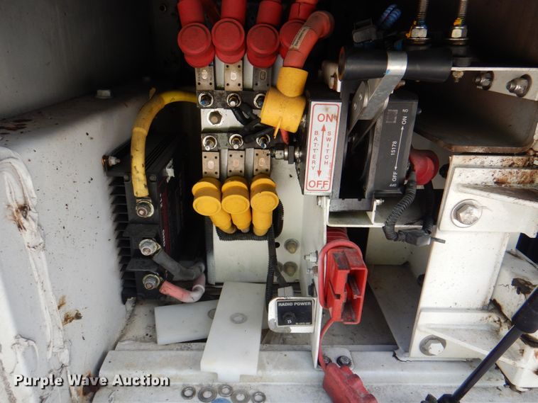 image for item KW9849 2005 Gillig C29D102N4  shuttle bus