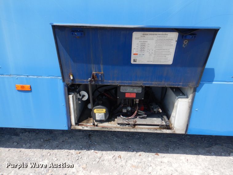 image for item KW9849 2005 Gillig C29D102N4  shuttle bus