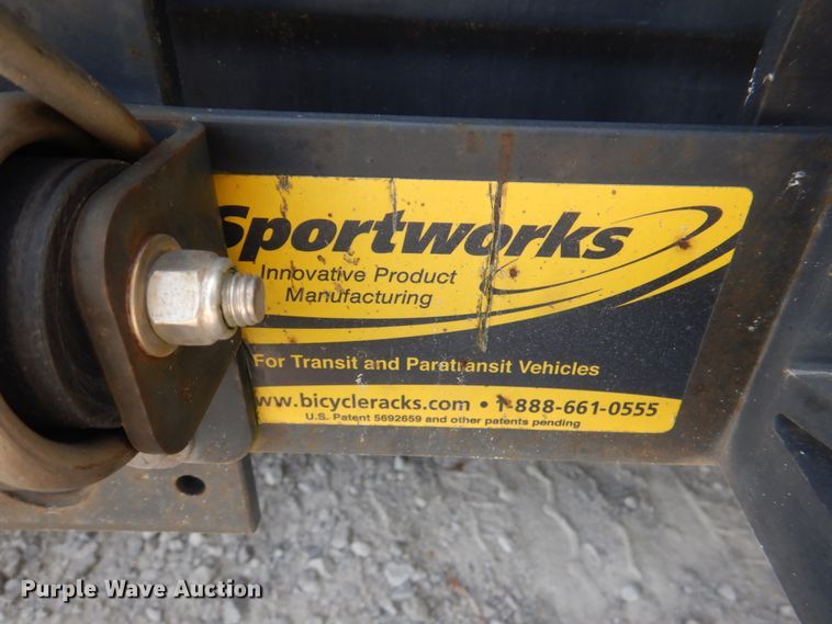 image for item KW9849 2005 Gillig C29D102N4  shuttle bus