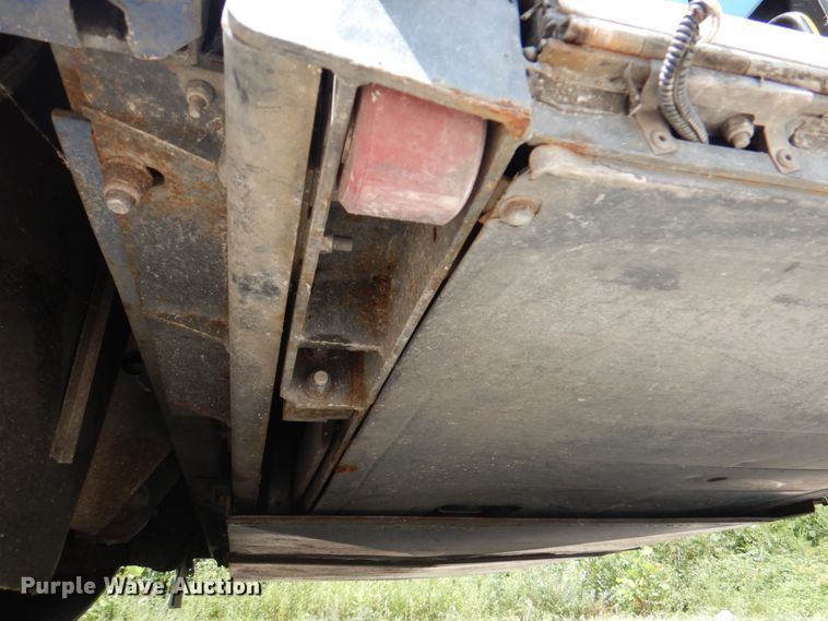 image for item KW9849 2005 Gillig C29D102N4  shuttle bus