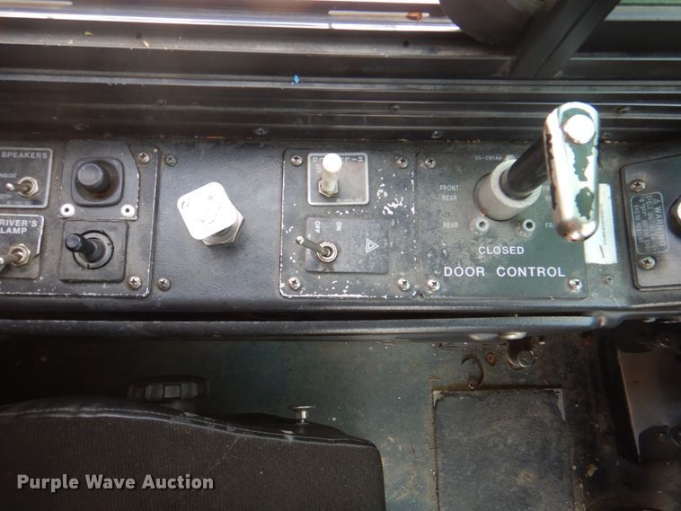 image for item KW9849 2005 Gillig C29D102N4  shuttle bus