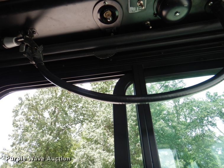 image for item KW9849 2005 Gillig C29D102N4  shuttle bus