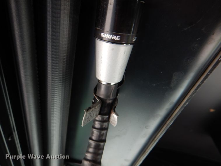 image for item KW9849 2005 Gillig C29D102N4  shuttle bus