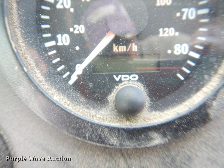 image for item KW9849 2005 Gillig C29D102N4  shuttle bus