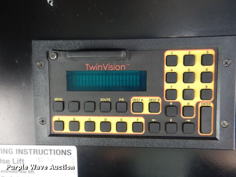 image for item KW9849 2005 Gillig C29D102N4  shuttle bus