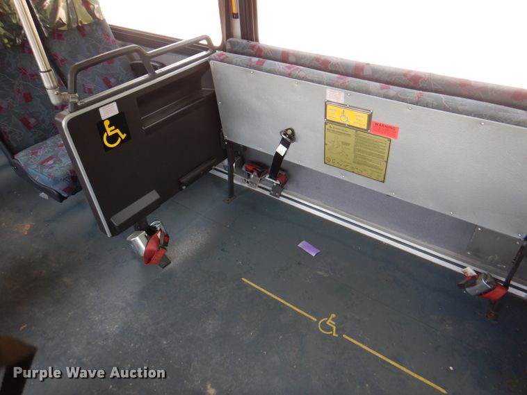 image for item KW9849 2005 Gillig C29D102N4  shuttle bus