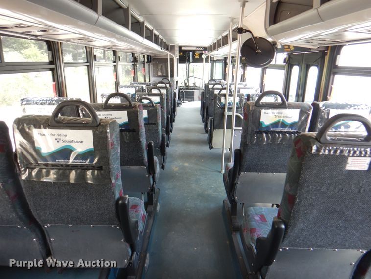 image for item KW9849 2005 Gillig C29D102N4  shuttle bus