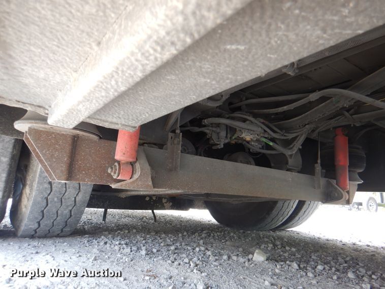 image for item KW9849 2005 Gillig C29D102N4  shuttle bus