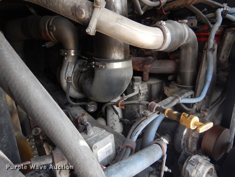 image for item KW9849 2005 Gillig C29D102N4  shuttle bus