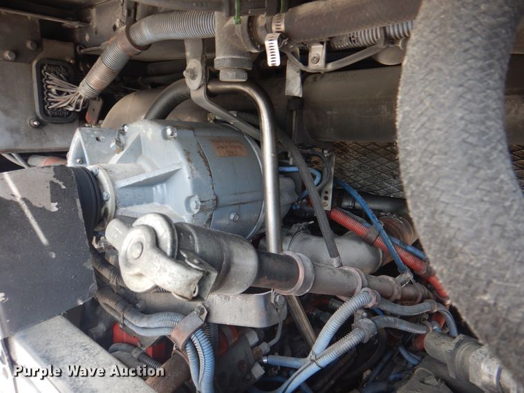 image for item KW9849 2005 Gillig C29D102N4  shuttle bus