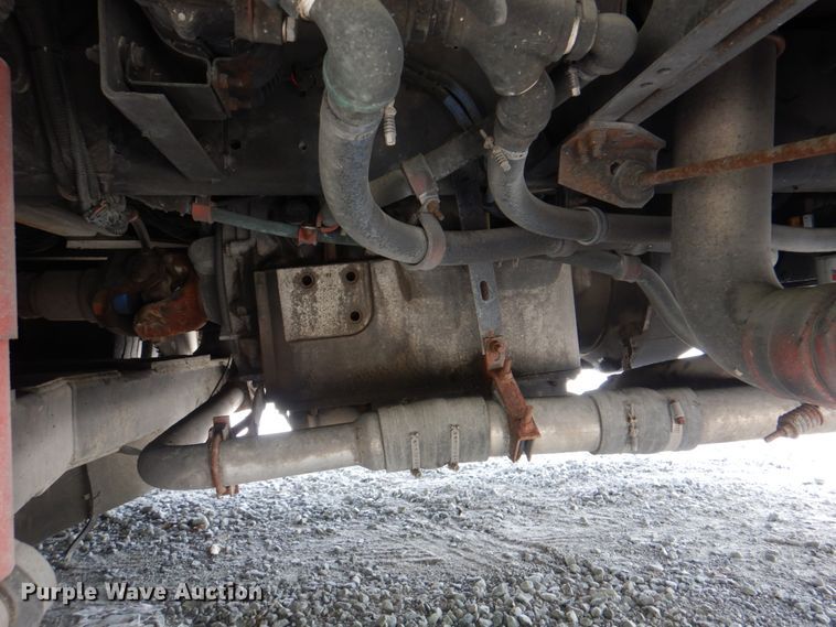 image for item KW9849 2005 Gillig C29D102N4  shuttle bus