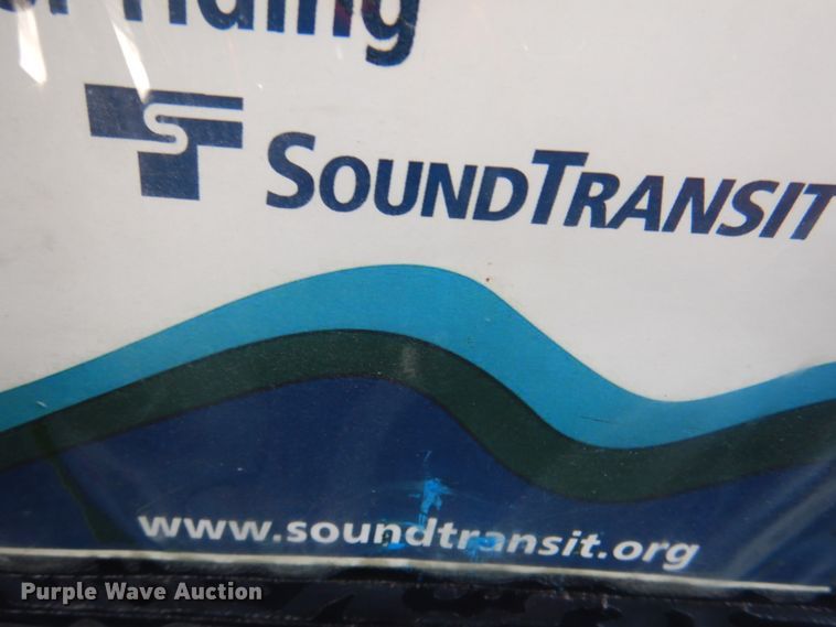 image for item KW9849 2005 Gillig C29D102N4  shuttle bus