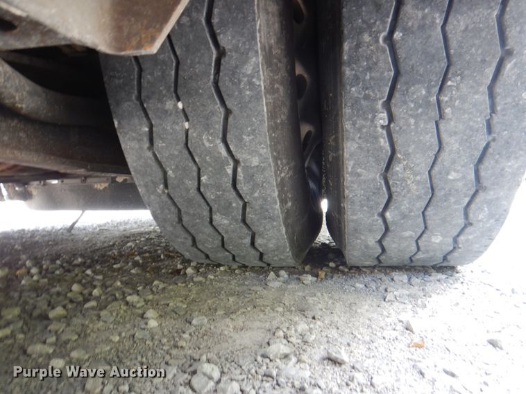 image for item KW9849 2005 Gillig C29D102N4  shuttle bus