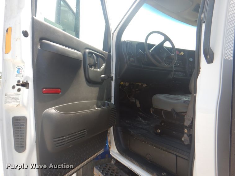 image for item KW9875 2005 Chevrolet C8500  flatbed truck