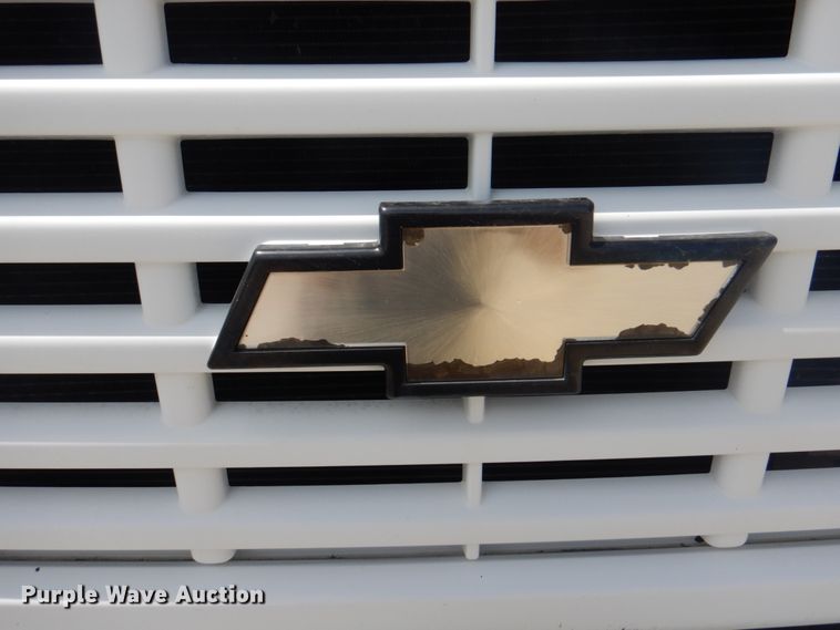 image for item KW9875 2005 Chevrolet C8500  flatbed truck