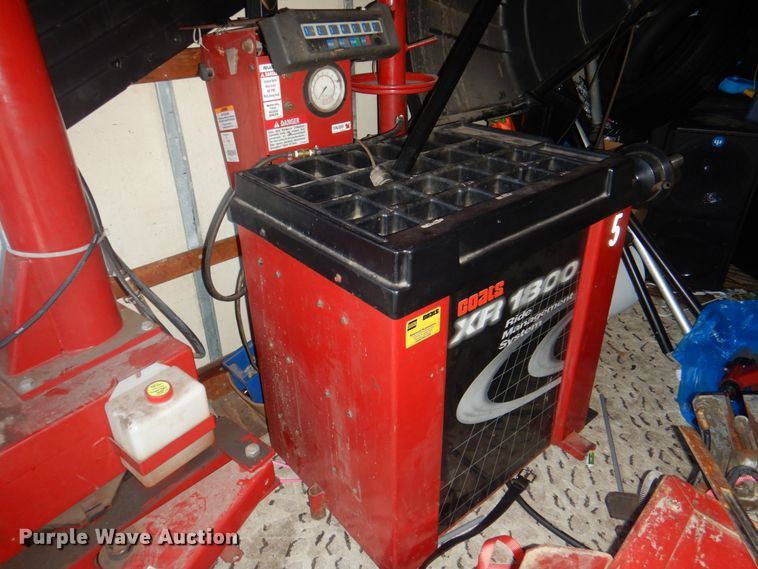 Coats XR1800 wheel balancer in Lincoln, NE Item KX9652 sold Purple Wave