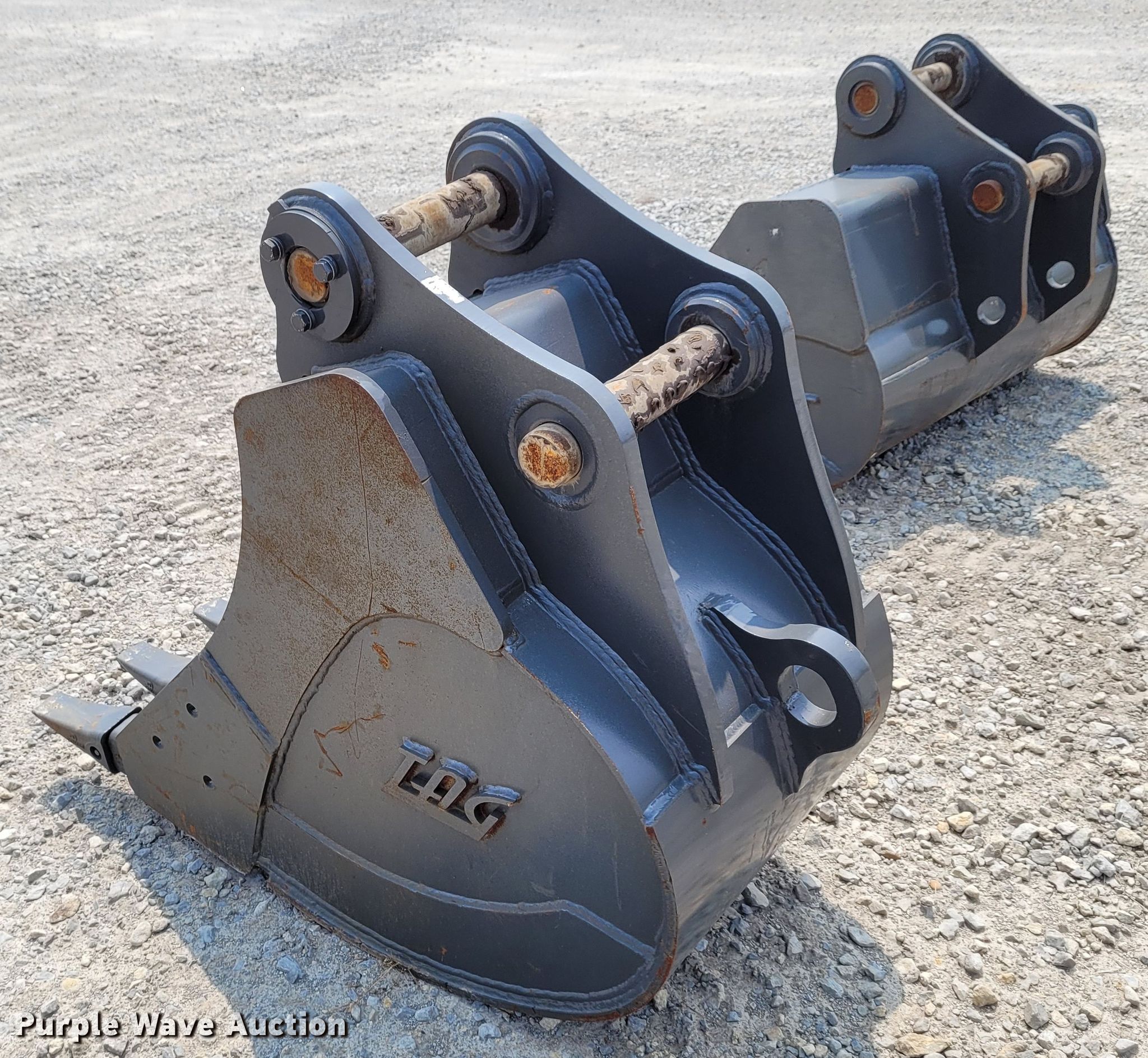 TAG 24"W excavator bucket in Augusta, KS Item FC9038 sold Purple Wave