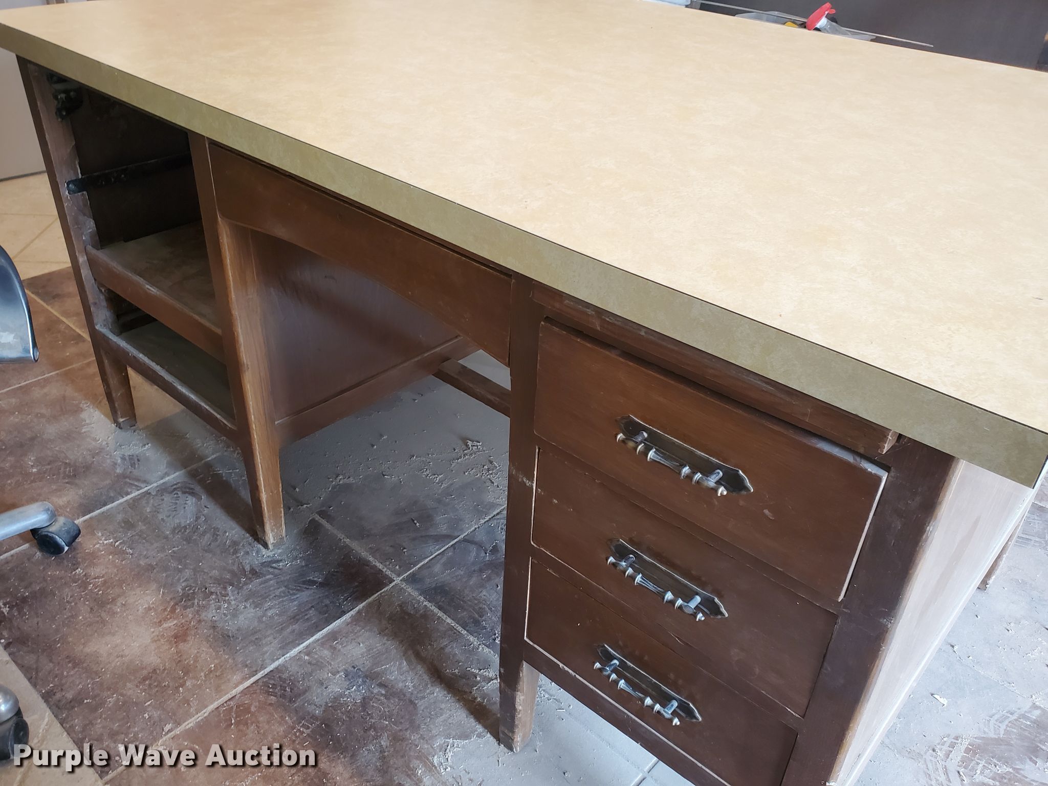 Furniture in Salina, KS Item GQ9701 sold Purple Wave