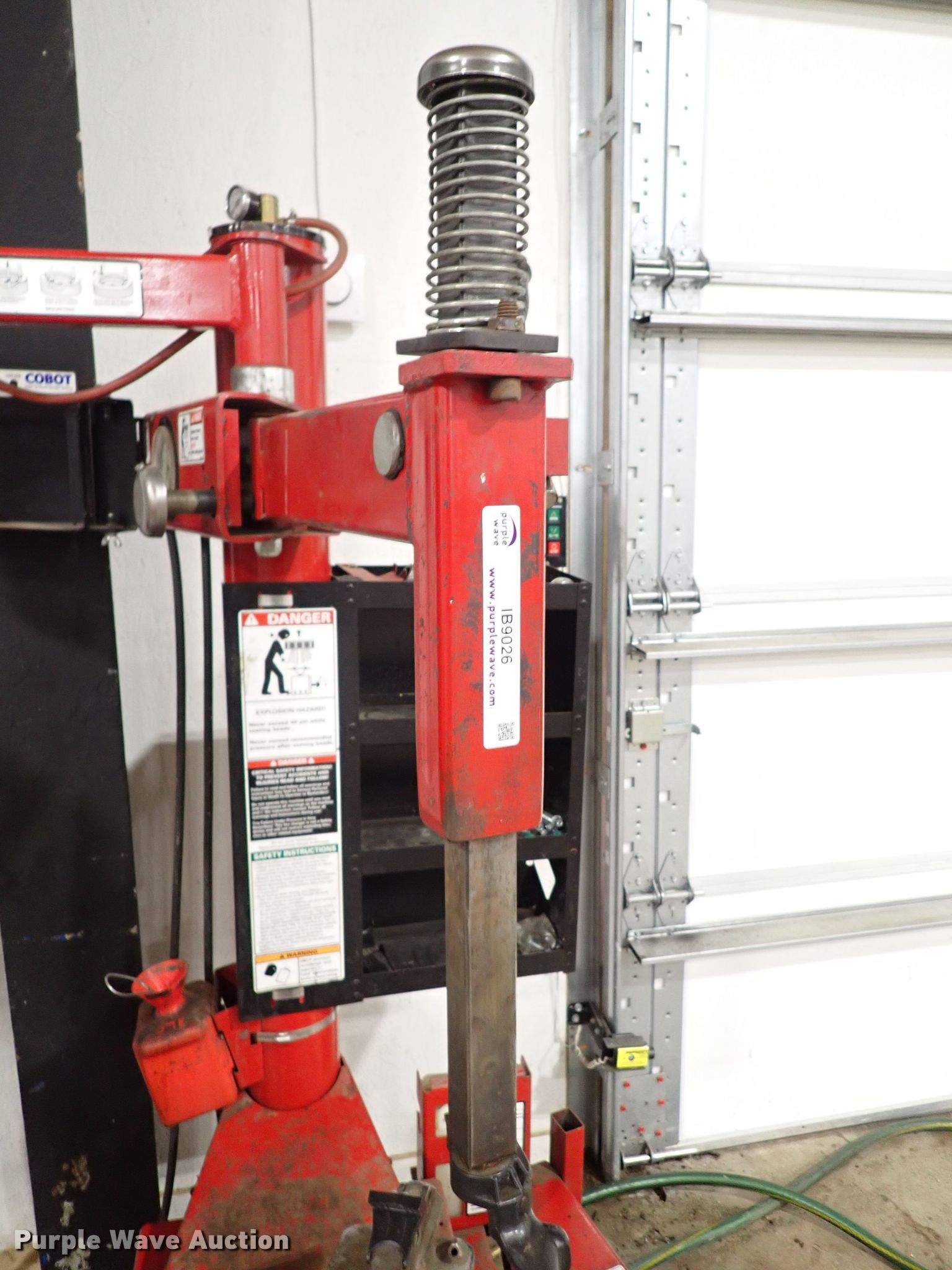 Coats 7065AX tire machine in Park City, KS Item IB9026 sold Purple Wave